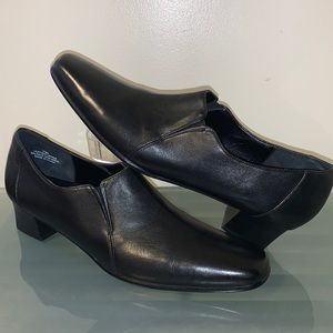 David Tate heels, size 11. Like new condition.